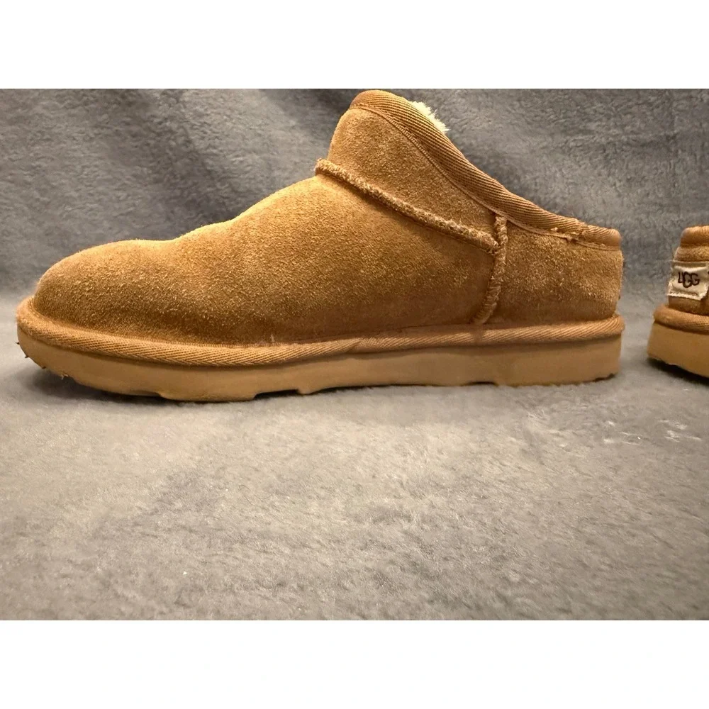 UGG Kids Classic Slipper Chestnut Suede Sheepskin Lining Slip On Shoes size 4